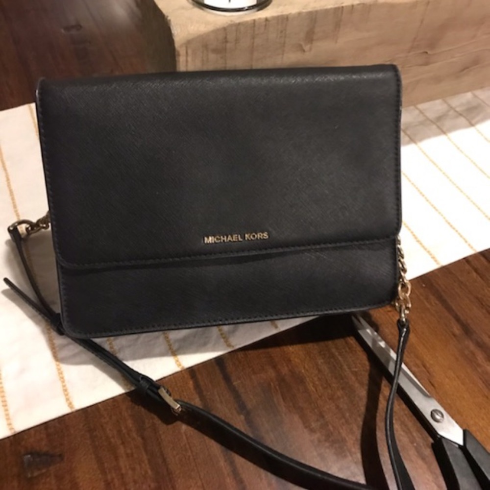 Michael Kors Daniela purse NEED TO SELL BY 1/22/19